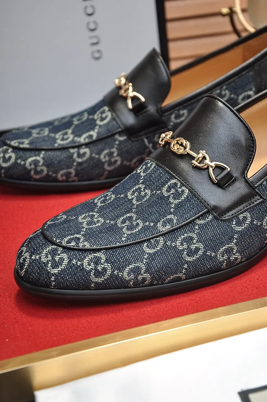 Men's shoes💰500💶Italy's top luxury men's shoe giant (GUCCI) (Gucci) (full cowhide lining) new arrival🍃Original European style🔰 Pleasant to the eye😍In order to make the shoes more durable and non-deformable🌀The production continues to follow traditional methods but there is still no lack of innovation💪Choose original sheepskin for the leather♻️ Smooth and natural And extra bright ⭐Made of imported cowhide, the first choice of rich people 38-45 (45 customized)